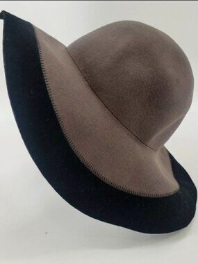 Vtg Two-Tone Wide Brim Wool Hat In Taupe & Black Stitch Detail Chic & Stylish De